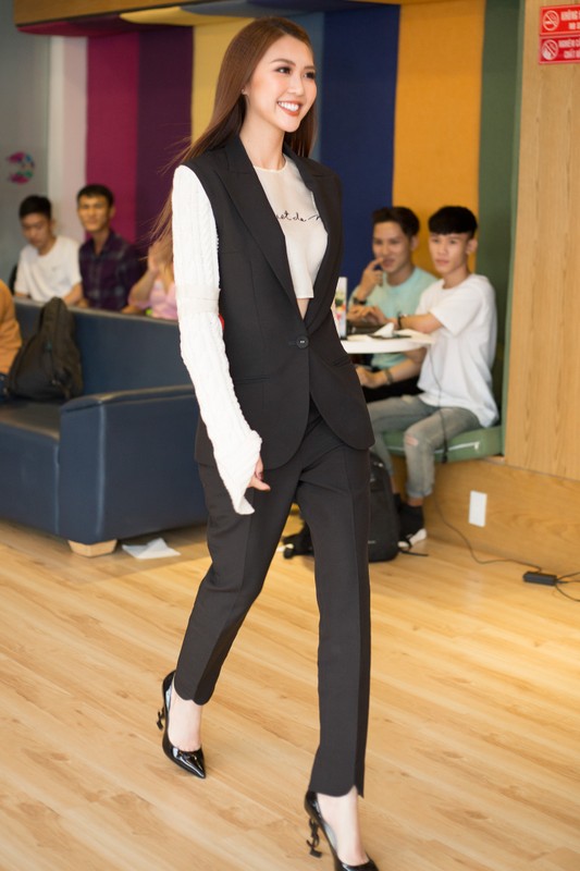 Tuong Linh cover “Em gai mua” gay sot truoc khi thi Miss Intercontinental-Hinh-5